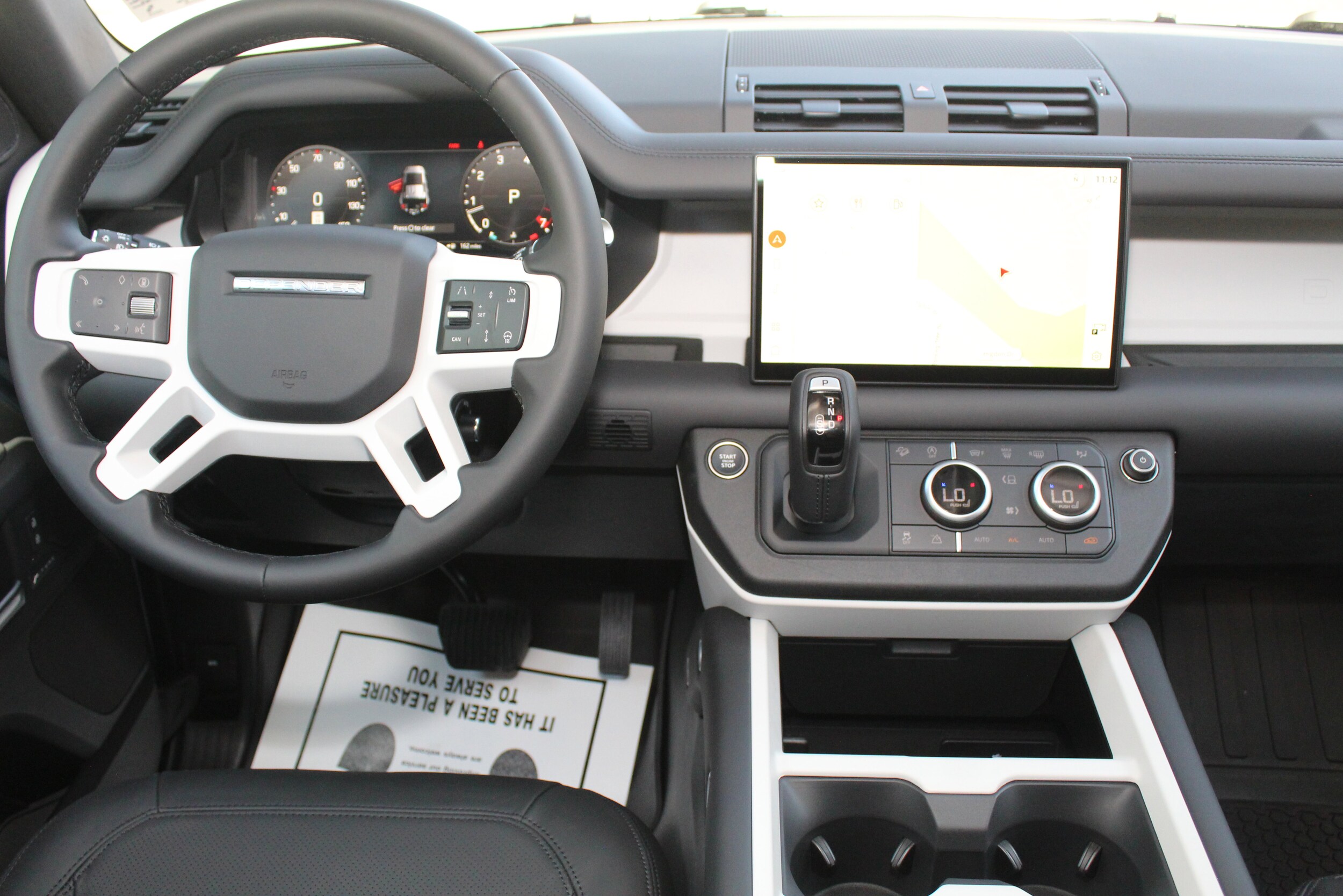 2025 Land Rover Defender 110 S photo 4