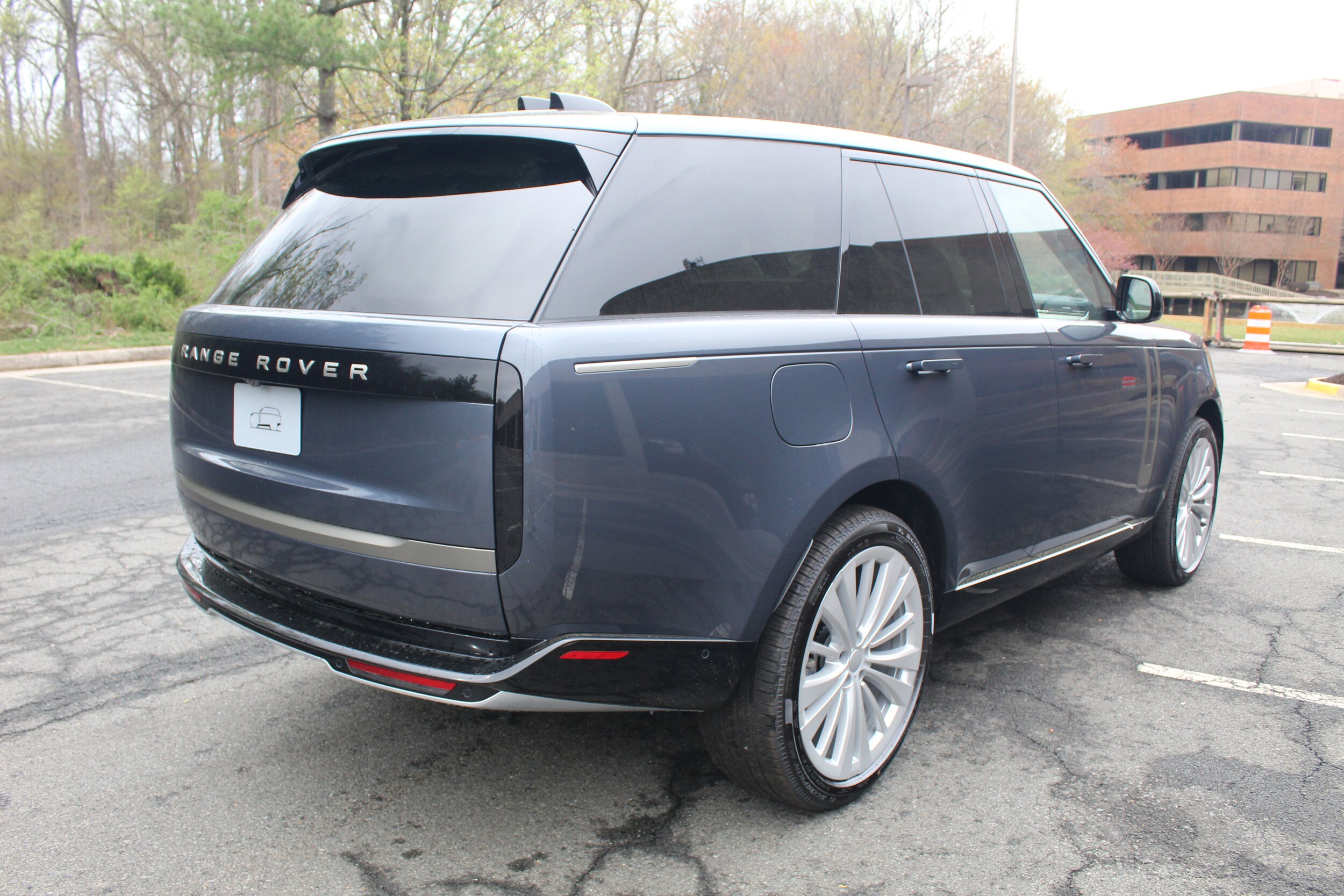 2025 Land Rover Range Rover SE photo 2