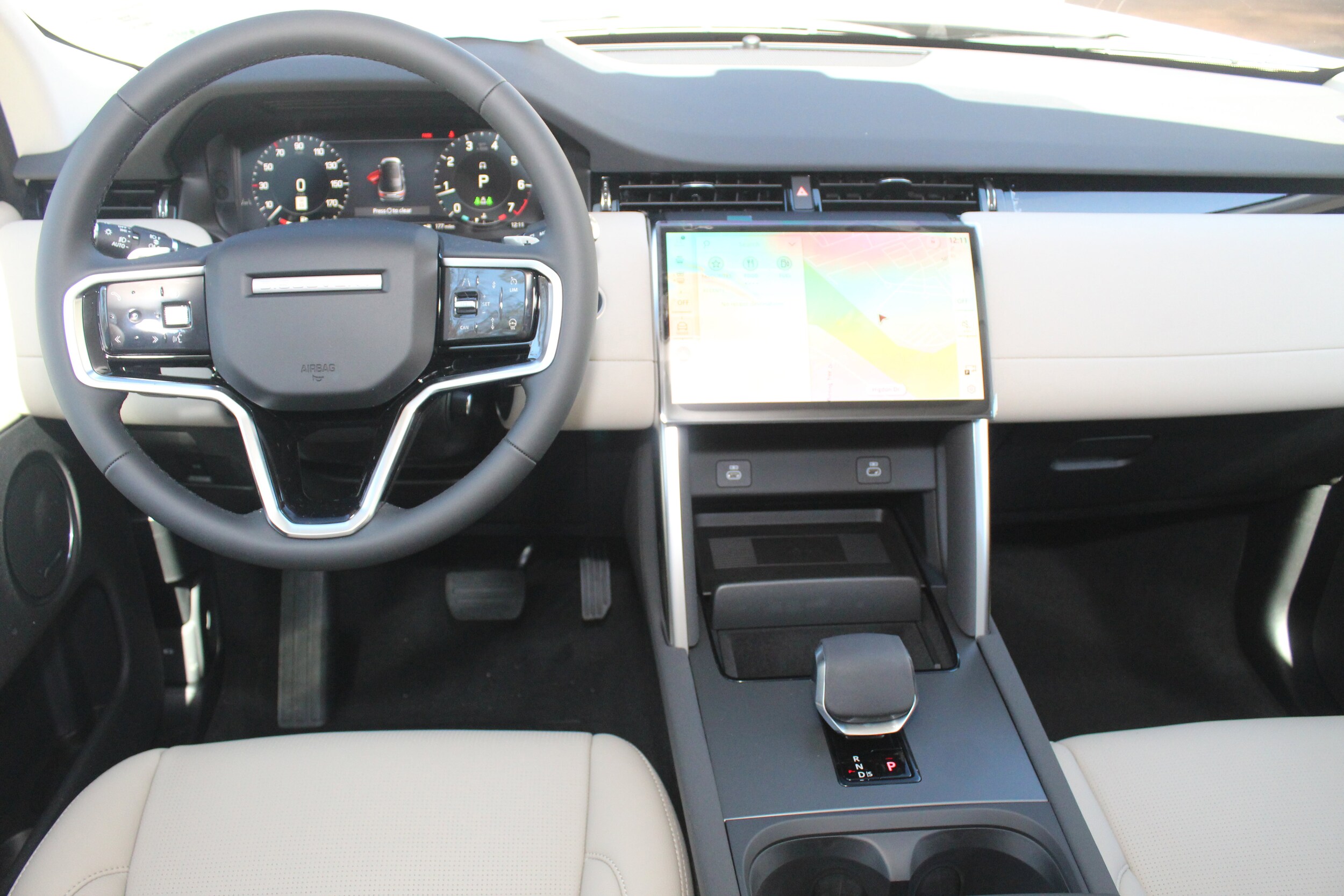 2025 Land Rover Discovery Sport S photo 4