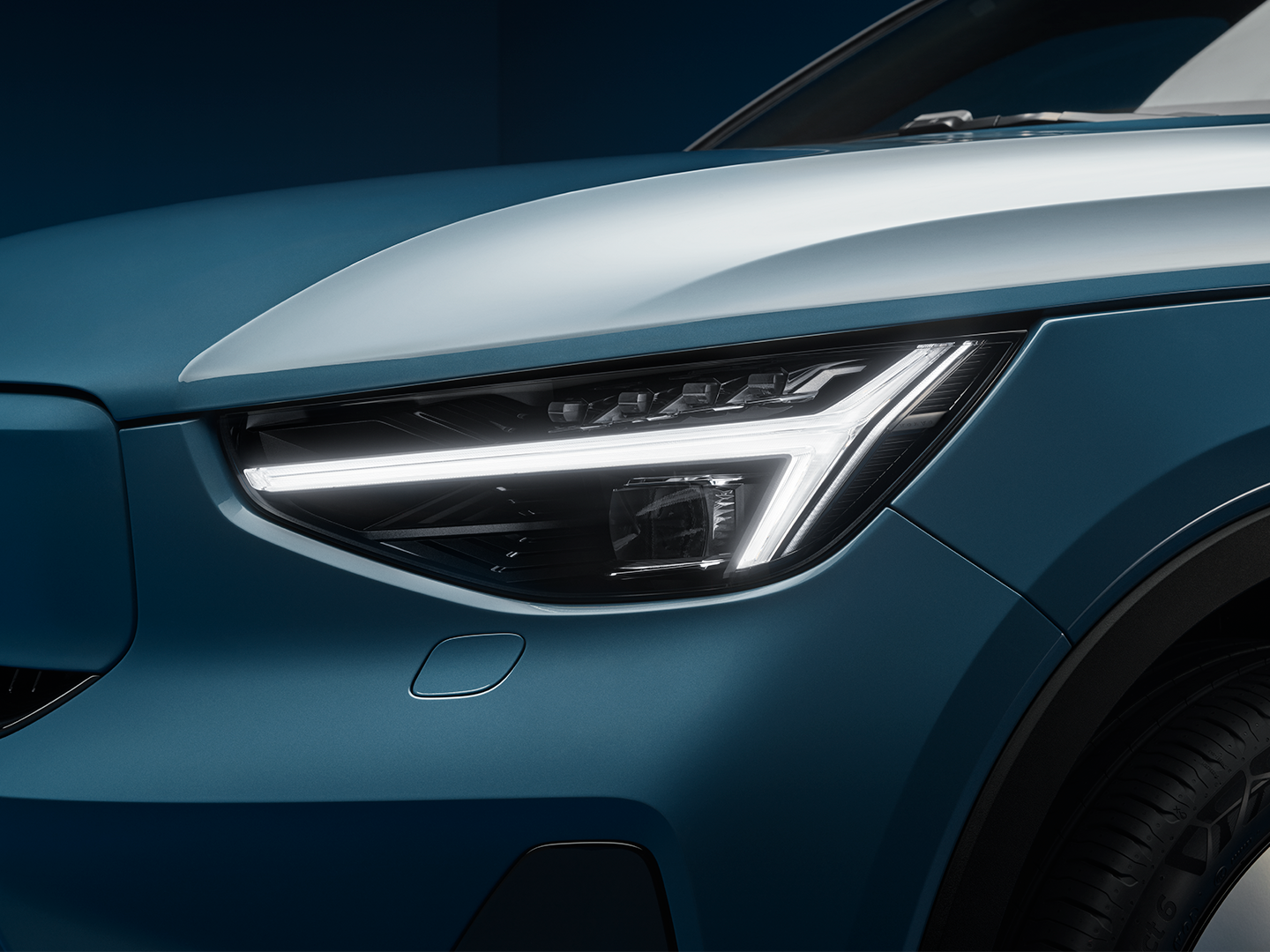 2022 Volvo C40 Headlights
