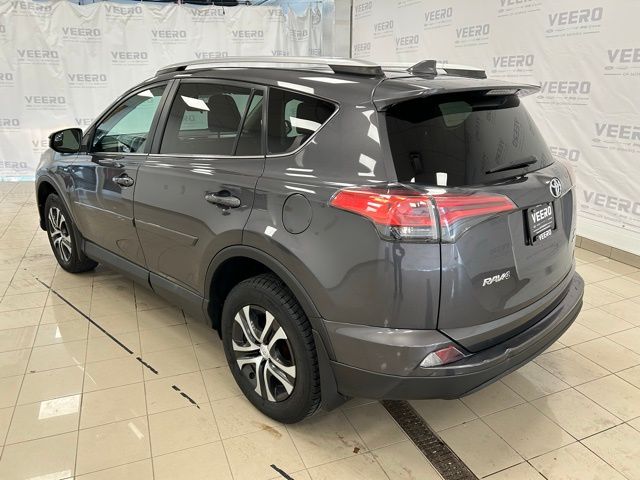 2016 Toyota RAV4 LE photo 4