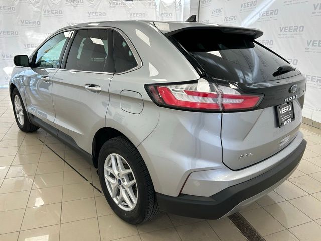 2022 Ford Edge SEL photo 4