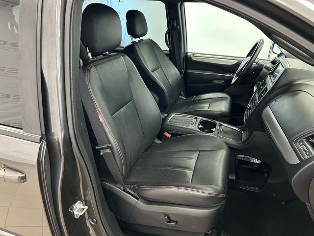 2016 Dodge Grand Caravan R/T photo 16