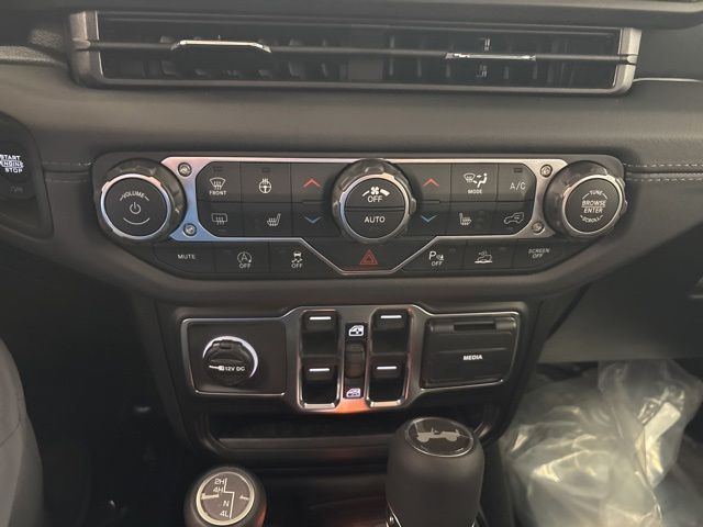 2026 Jeep Wrangler 4-Door Sahara - Photo 24