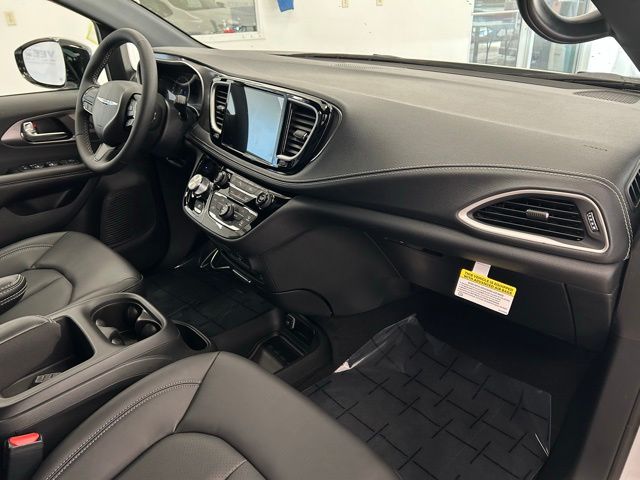 2026 Chrysler Pacifica Select - Photo 21