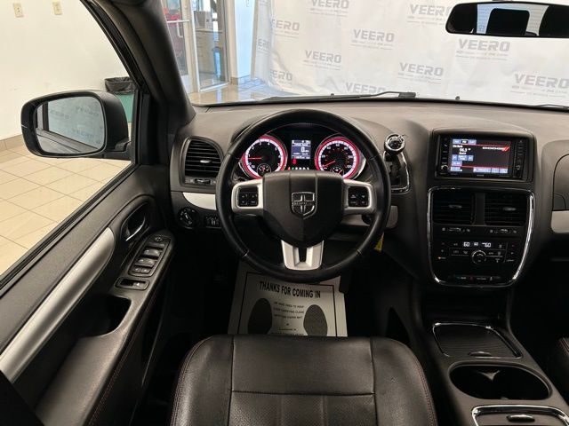 2016 Dodge Grand Caravan R/T photo 9