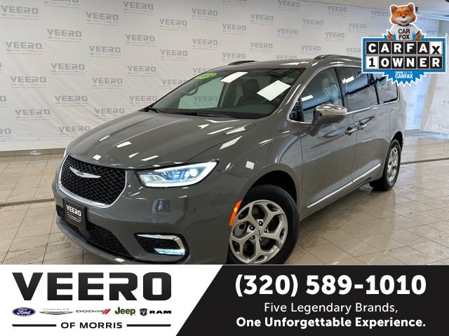 2022 Chrysler Pacifica Limited's photo