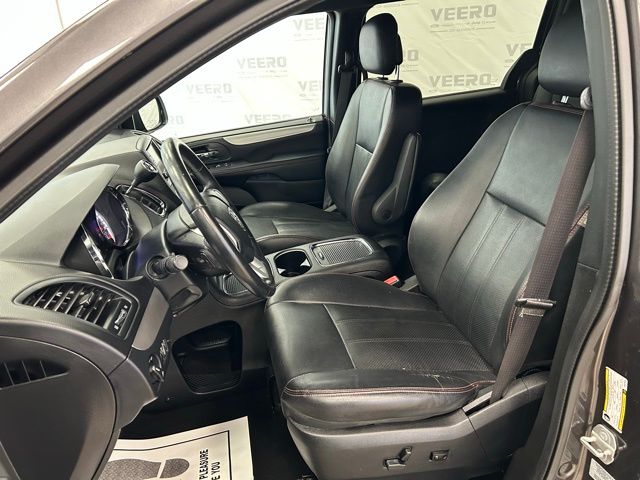 2016 Dodge Grand Caravan R/T photo 8