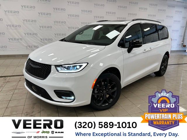 2026 Chrysler Pacifica Limited AWD's photo