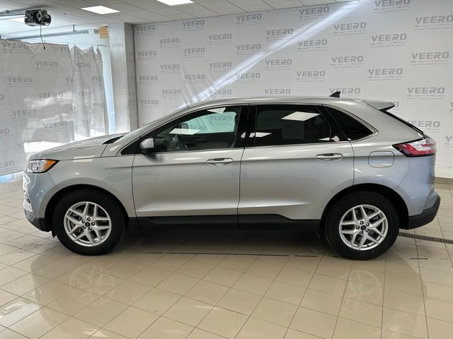 2022 Ford Edge SEL photo 3