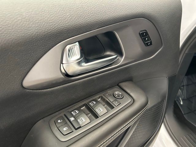 2026 Chrysler Pacifica Select - Photo 12
