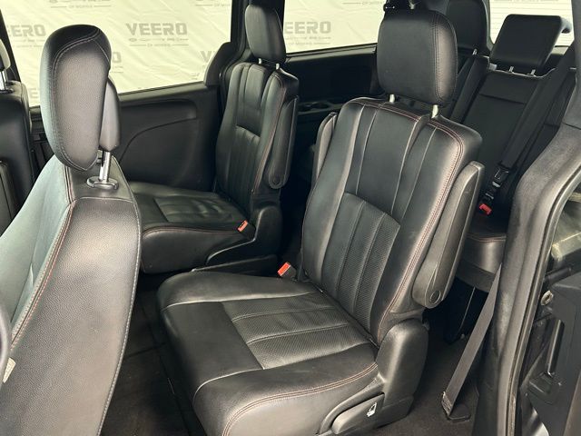 2016 Dodge Grand Caravan R/T photo 17