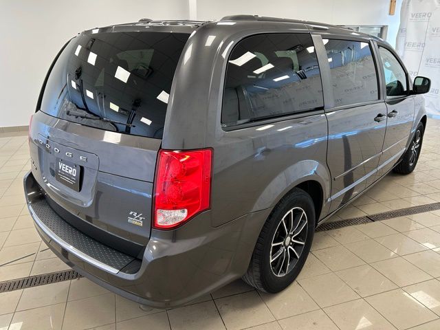 2016 Dodge Grand Caravan R/T photo 4