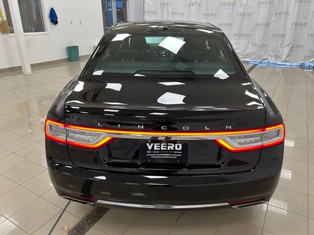 2017 Lincoln Continental Select photo 4