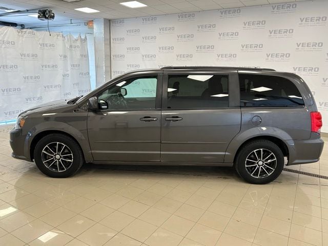 2016 Dodge Grand Caravan R/T photo 2