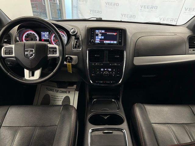2016 Dodge Grand Caravan R/T photo 12
