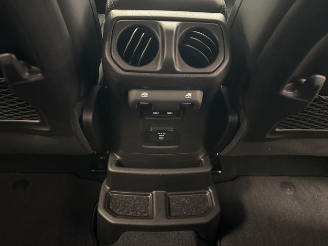 2026 Jeep Wrangler 4-Door Sahara - Photo 14
