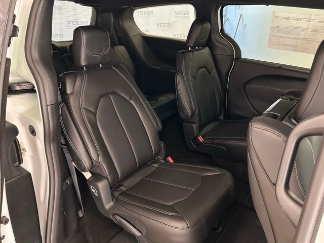 2026 Chrysler Pacifica Select - Photo 25