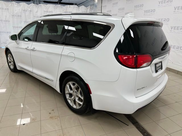 2017 Chrysler Pacifica Limited photo 3