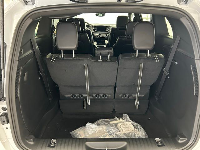 2026 Chrysler Pacifica Select - Photo 27