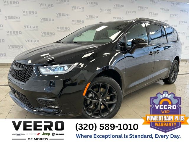 2026 Chrysler Pacifica Limited's photo