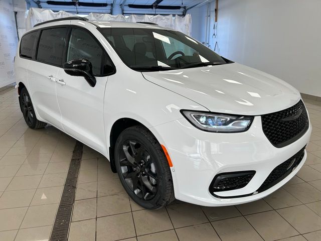 2026 Chrysler Pacifica Select - Photo 8