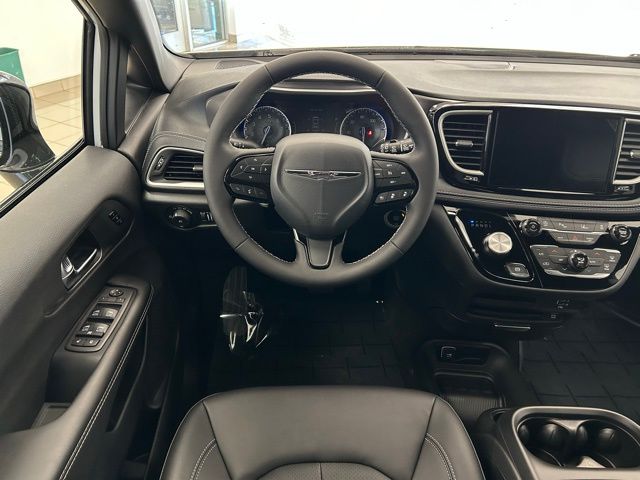 2026 Chrysler Pacifica Select - Photo 13