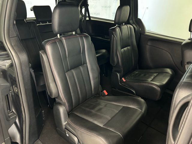 2016 Dodge Grand Caravan R/T photo 19