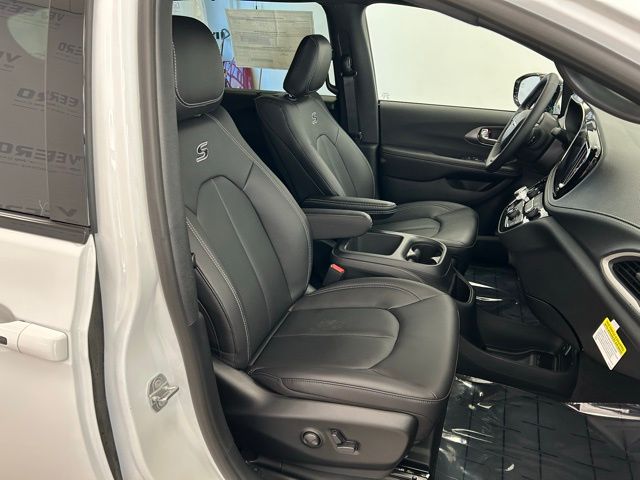 2026 Chrysler Pacifica Select - Photo 22