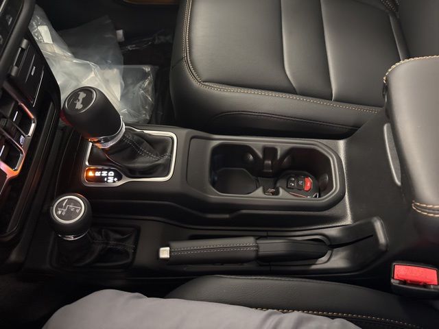 2026 Jeep Wrangler 4-Door Sahara - Photo 25