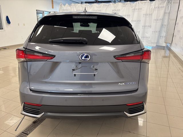 2021 Lexus NX 300h photo 4