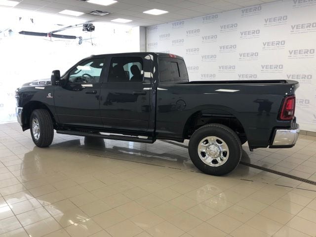 2026 RAM 3500 Tradesman - Photo 2