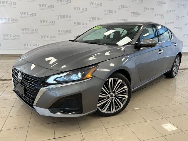 Used 2024 Nissan Altima Platinum with VIN 1N4BL4FWXRN310360 for sale in Morris, Minnesota