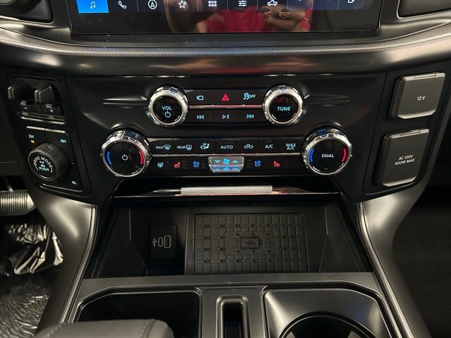 2025 Ford F-150 Lariat photo 10