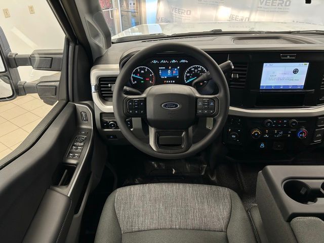 2026 Ford F-350 Super Duty XLT - Photo 15