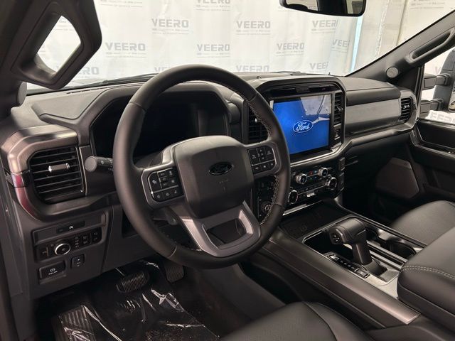 2025 Ford F-150 Lariat photo 3
