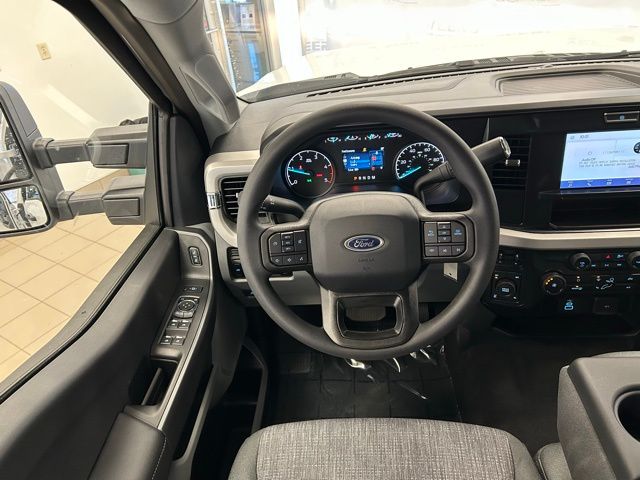 2026 Ford F-350 Super Duty XLT - Photo 13
