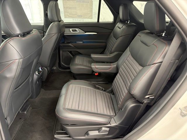 2026 Ford Explorer ST-Line - Photo 32