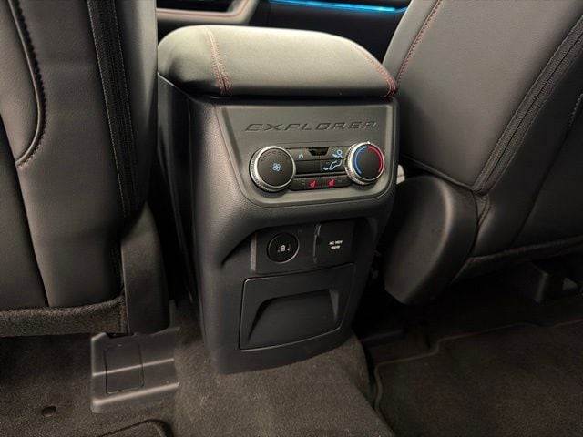 2026 Ford Explorer ST-Line - Photo 33