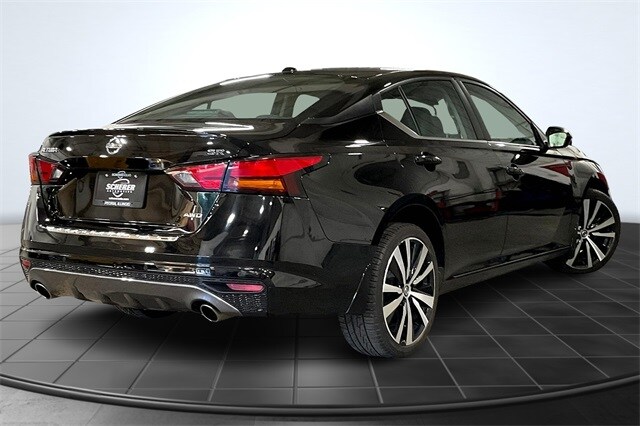 2021 Nissan Altima 2.5 SR photo 2