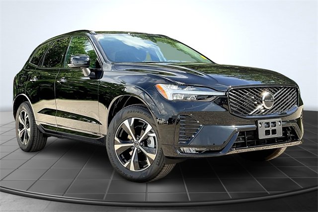 2026 Volvo XC60 B5 Core photo 2