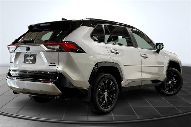 2024 Toyota RAV4 Hybrid XSE photo 2