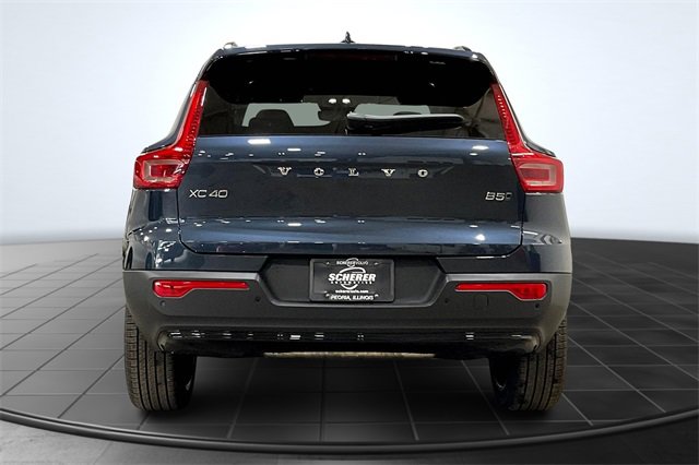 2026 Volvo XC40 photo 4