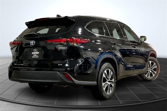 2022 Toyota Highlander Hybrid XLE photo 2