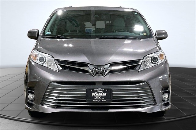 2019 Toyota Sienna XLE photo 3