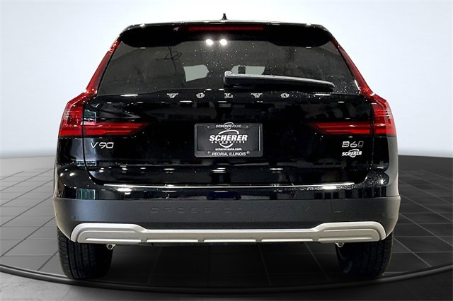 2025 Volvo V90 Cross Country B6 AWD photo 4