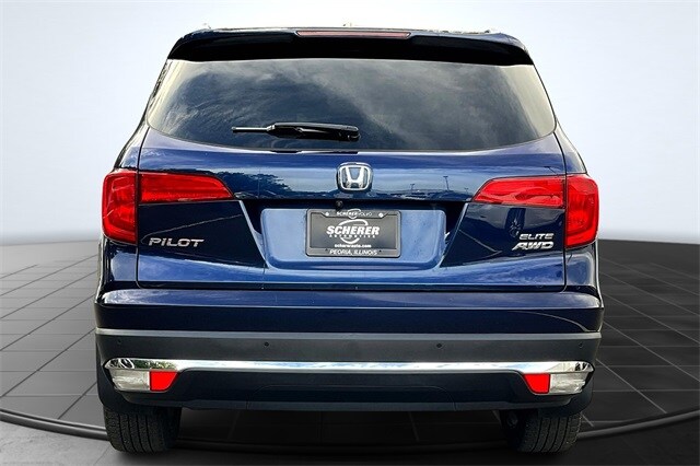 2017 Honda Pilot Elite photo 4