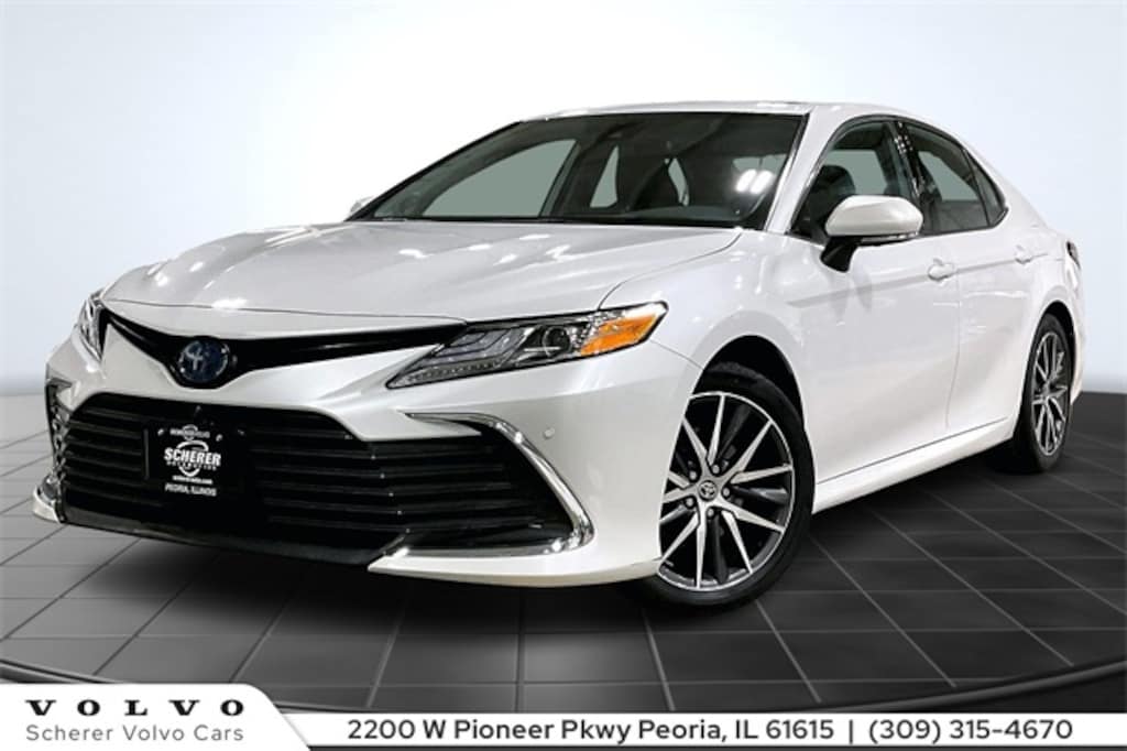 Used 2022 Toyota Camry Hybrid XLE Sedan