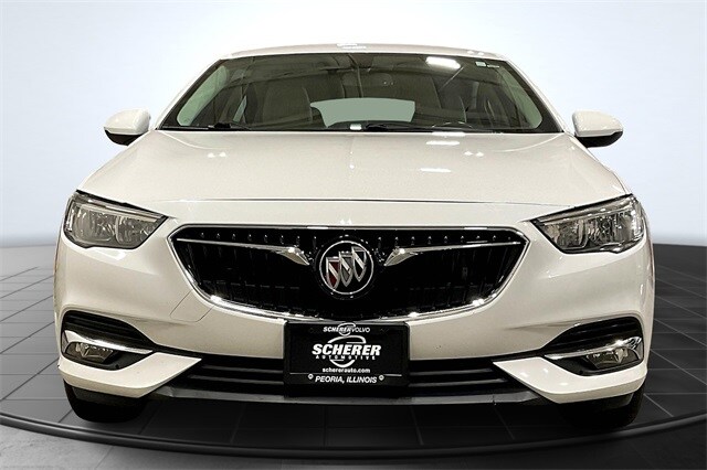 2018 Buick Regal Sportback Essence photo 3