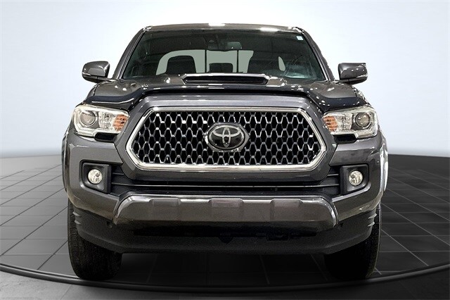 2018 Toyota Tacoma TRD Sport photo 2